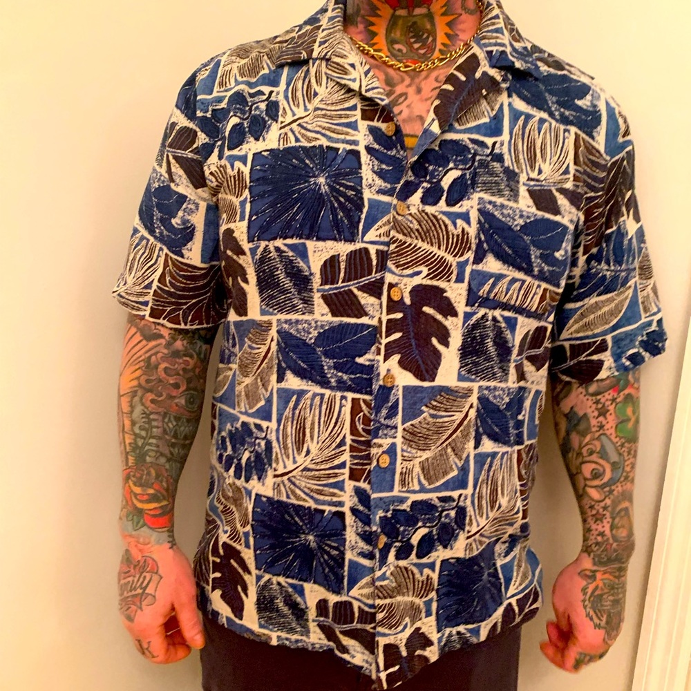 Polynesian Batck Bay size Large shirt